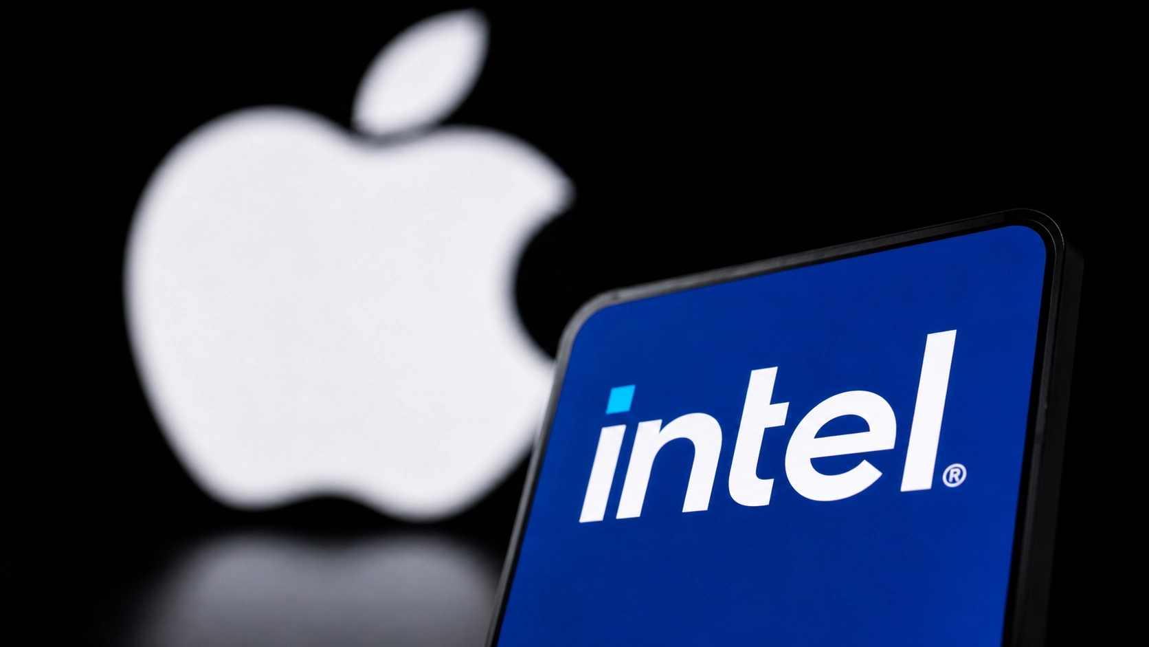 Apple to Partner With Intel on US Chip Design and Manufacturing, Trump Says