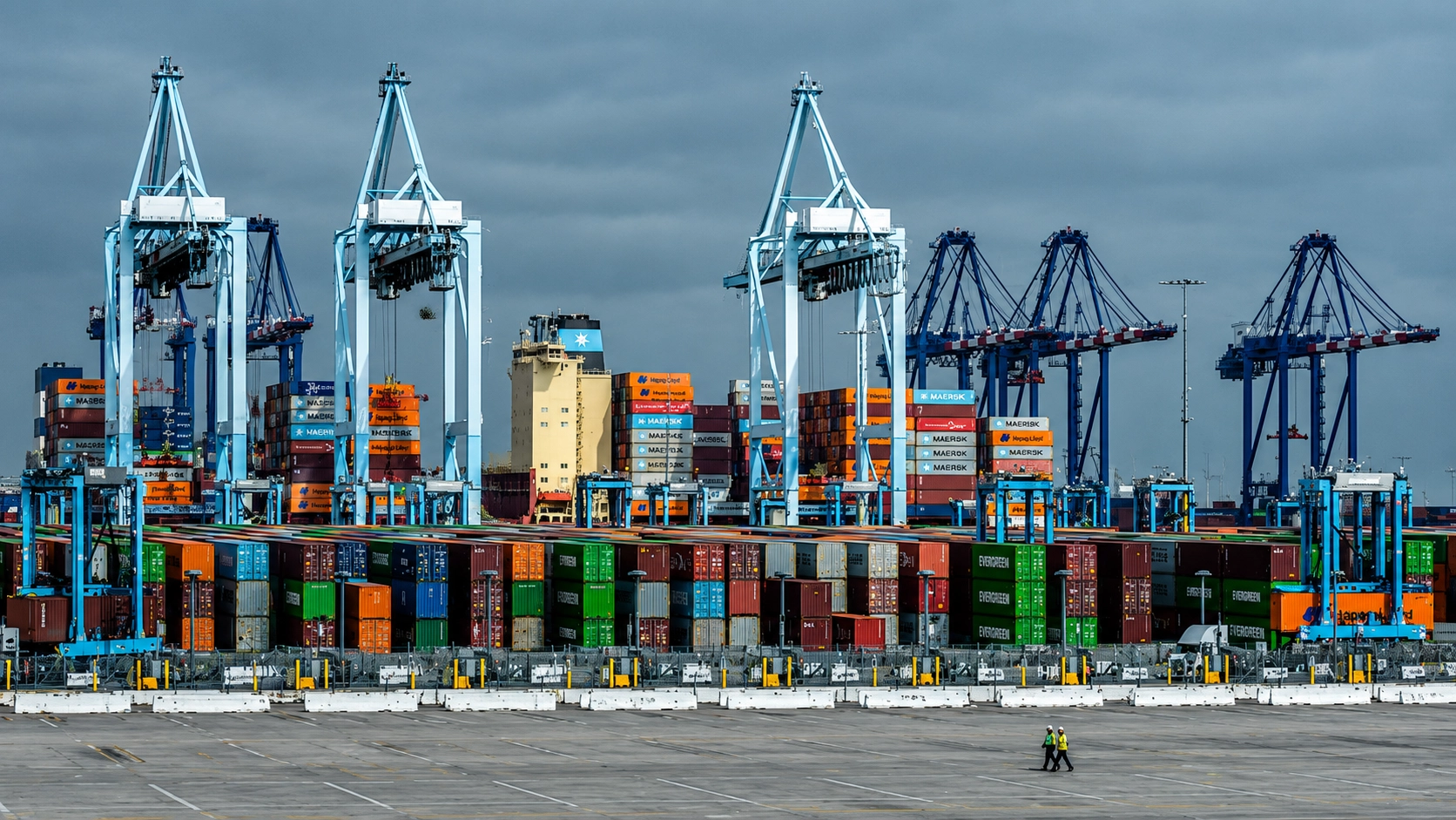 US Goods Trade Deficit Hits 14-Month High as Imports Surge